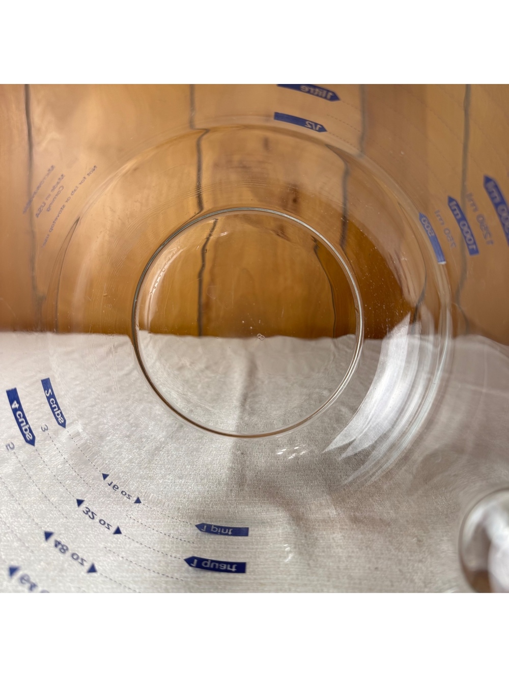 Vintage Pyrex 2 Quart 8 Cup Glass Measuring Cup Blue Lettering Made in USA - Picture 6 of 7